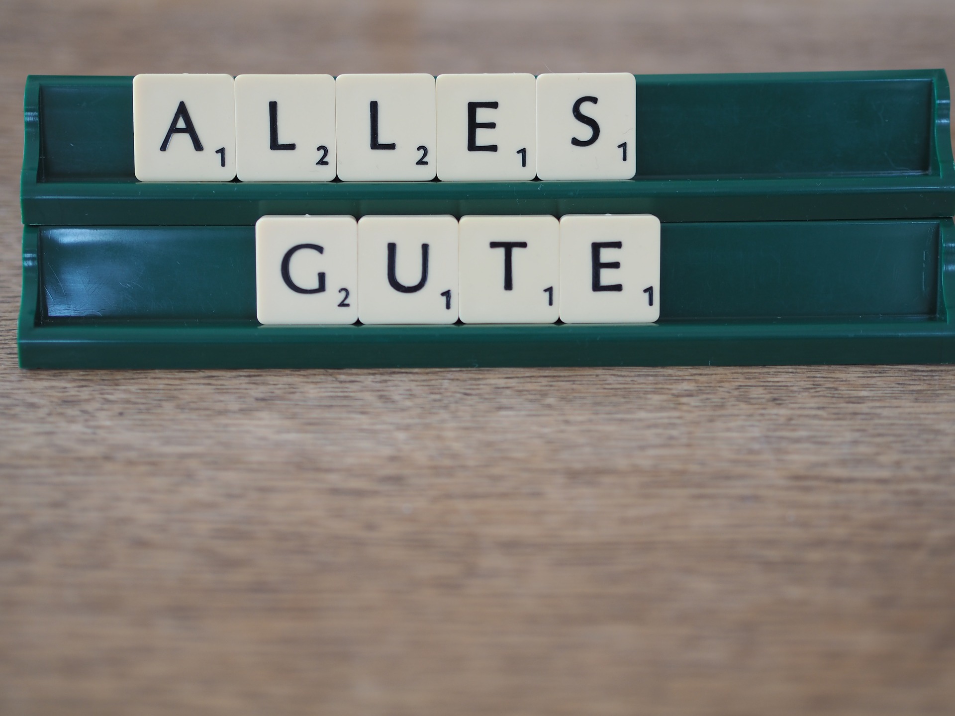 Alles Gute spelled with scrabble letters