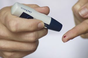 blood glucose monitor using finger