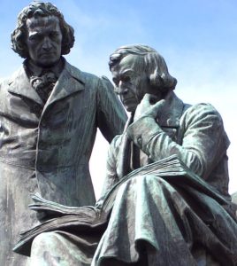 Die Brüder Grimm statues