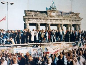 People standing on the Berlin wall (Brandenburger Tor in the background)