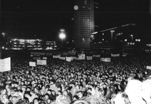 Die friedliche Revolution in der DDR (1000s of people)