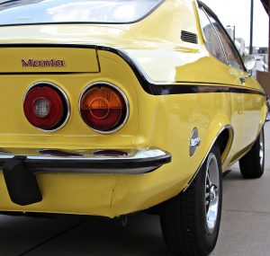 yellow Manta (type of old car)